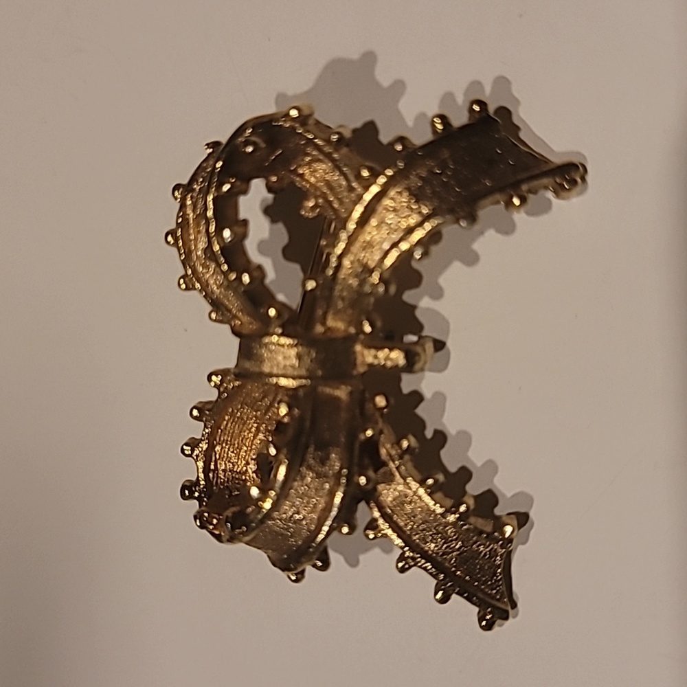 MyLu Vintage Gold Tone Bow Brooch Pin